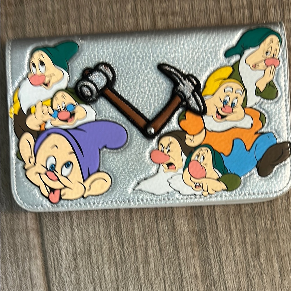 Disney’s Danielle Nicole seven dwarf clutch/belt worn bag app 8 x 4 1/2